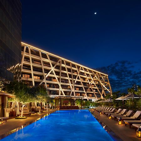 더 아부다비 에디션 외부 사진 The hotel's pool