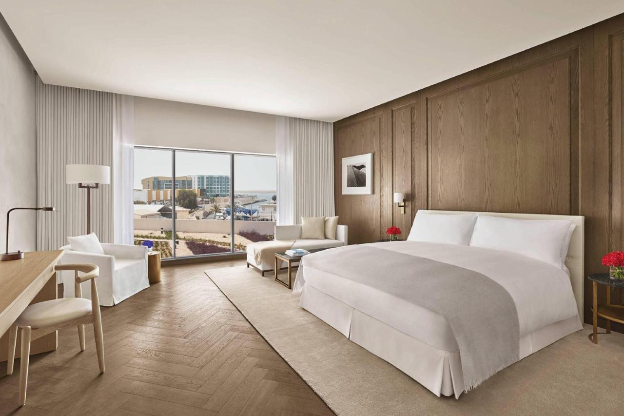 더 아부다비 에디션 외부 사진 A guest room at The Edition