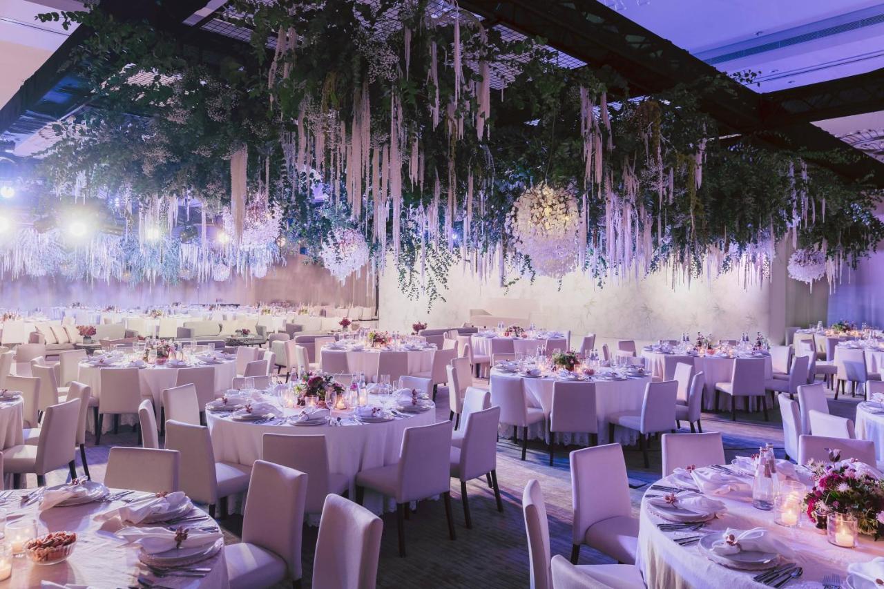 더 아부다비 에디션 외부 사진 The ballroom at the Four Seasons Hotel