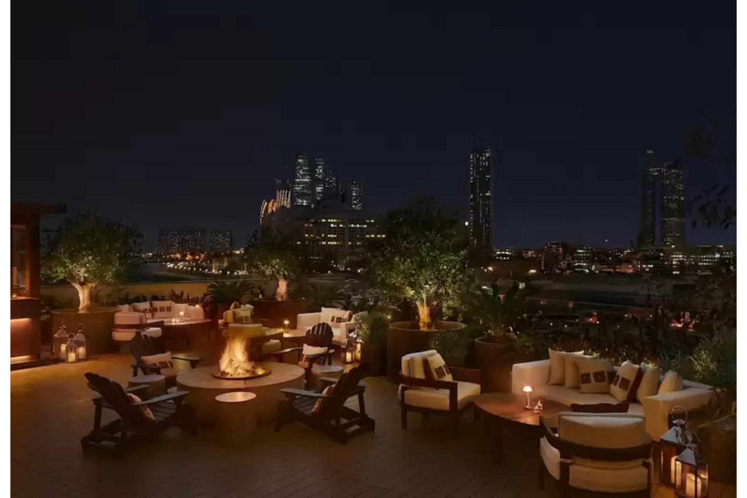 더 아부다비 에디션 외부 사진 The rooftop bar at the Mandarin Oriental, Munich