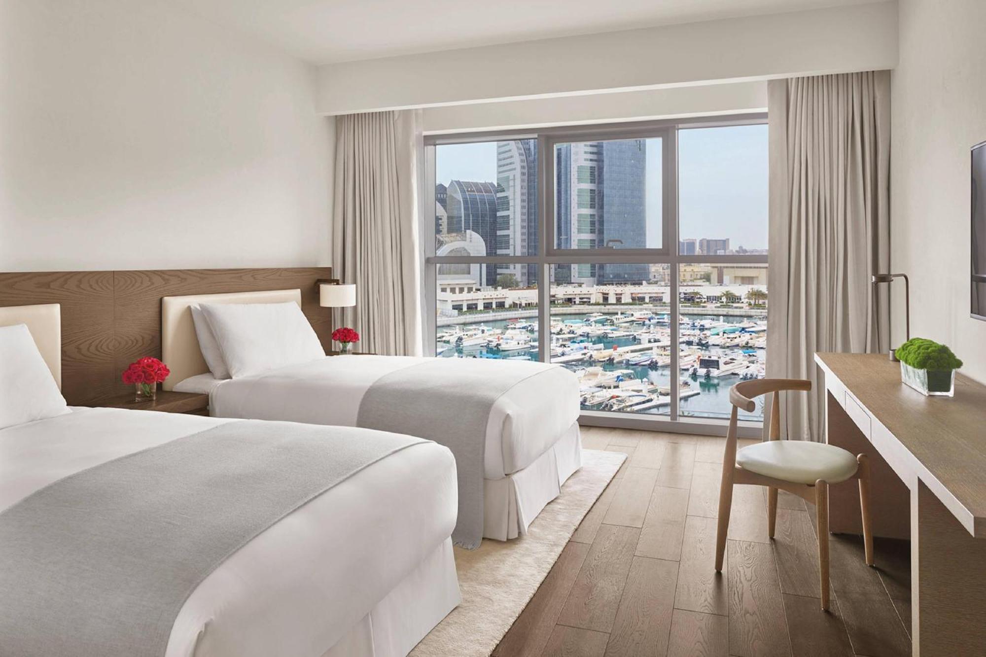 더 아부다비 에디션 외부 사진 A guest room at the hotel