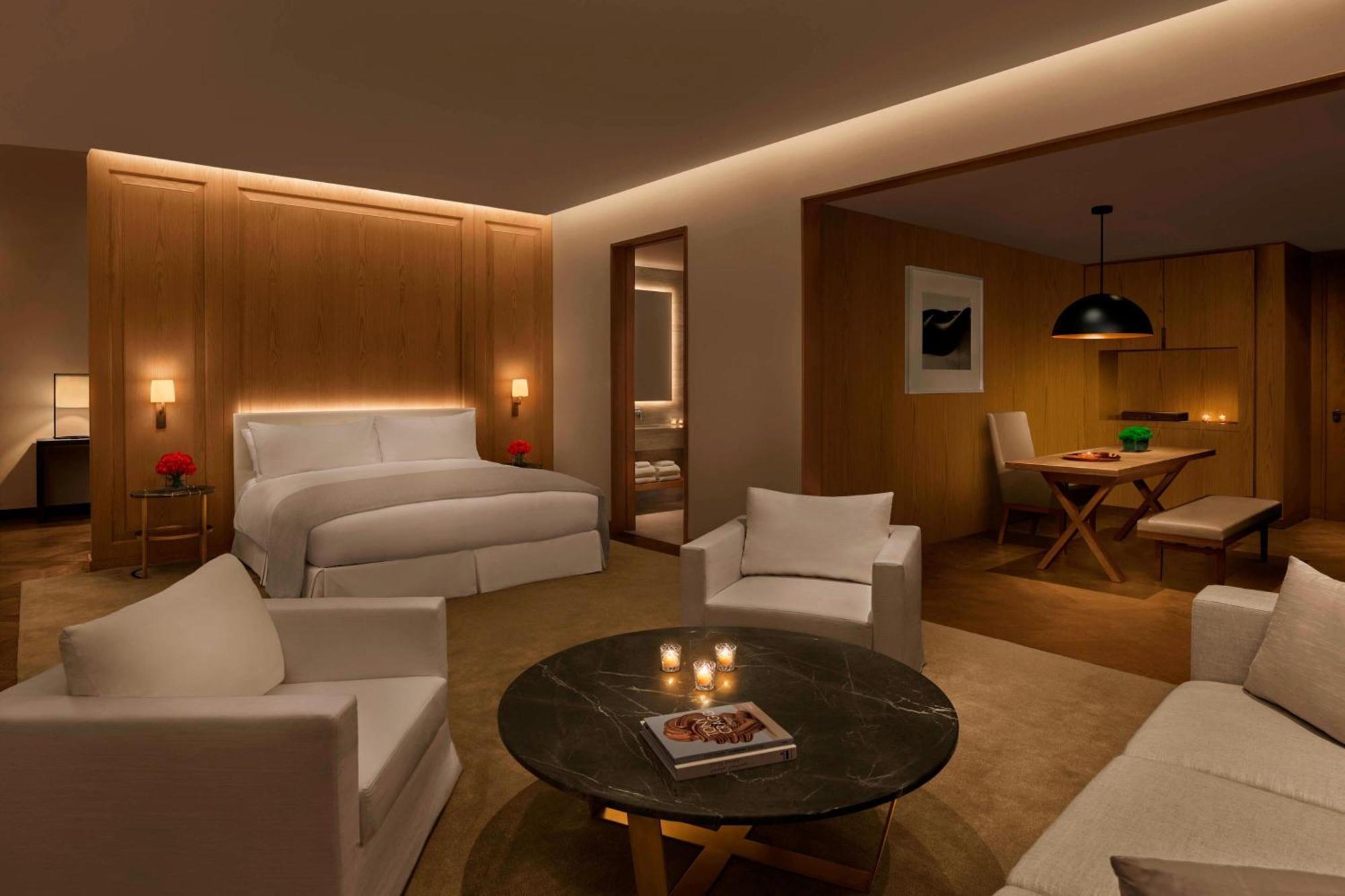 더 아부다비 에디션 외부 사진 A suite at the Mandarin Oriental, Munich