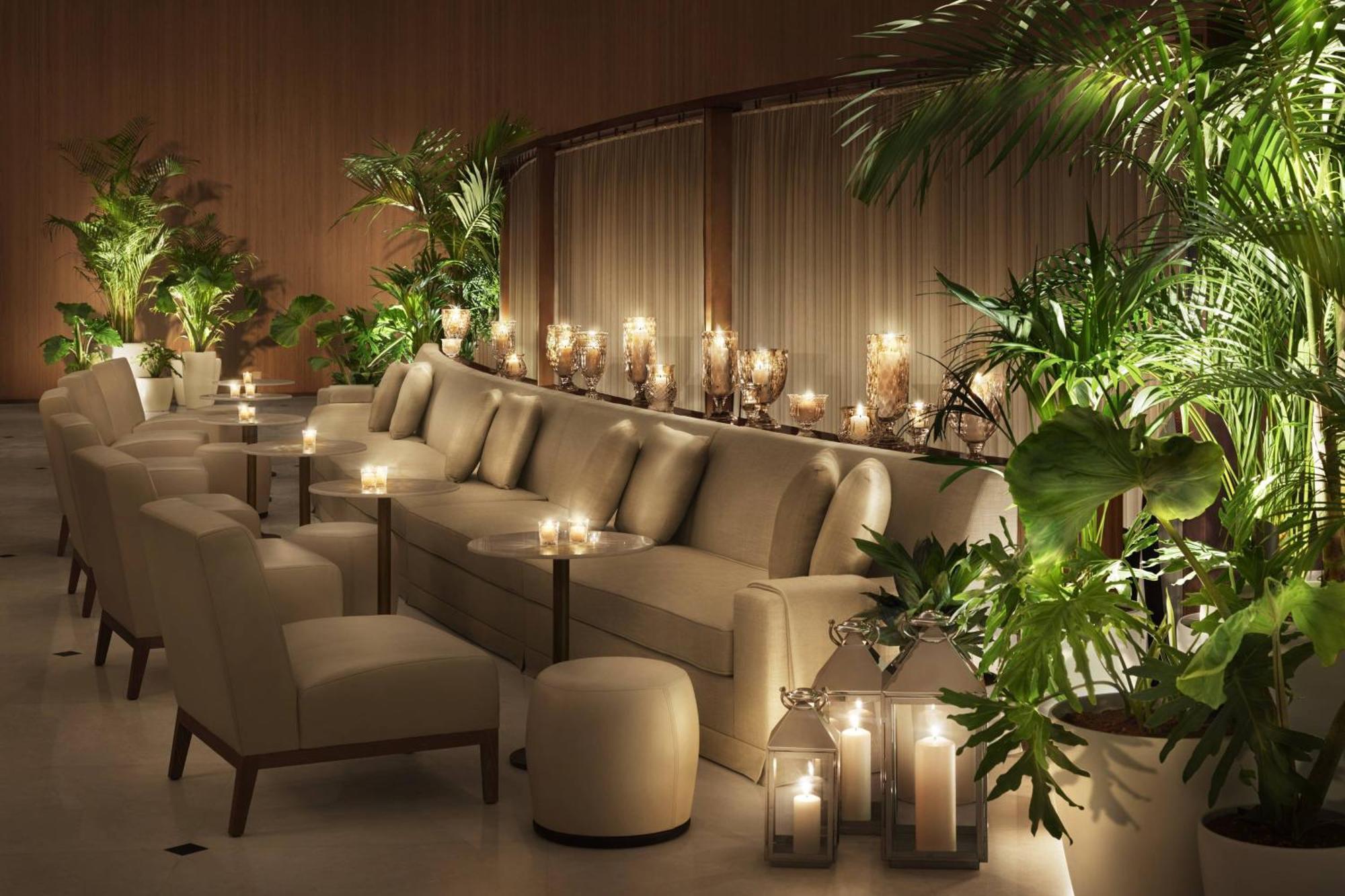 더 아부다비 에디션 외부 사진 The interior of the lounge