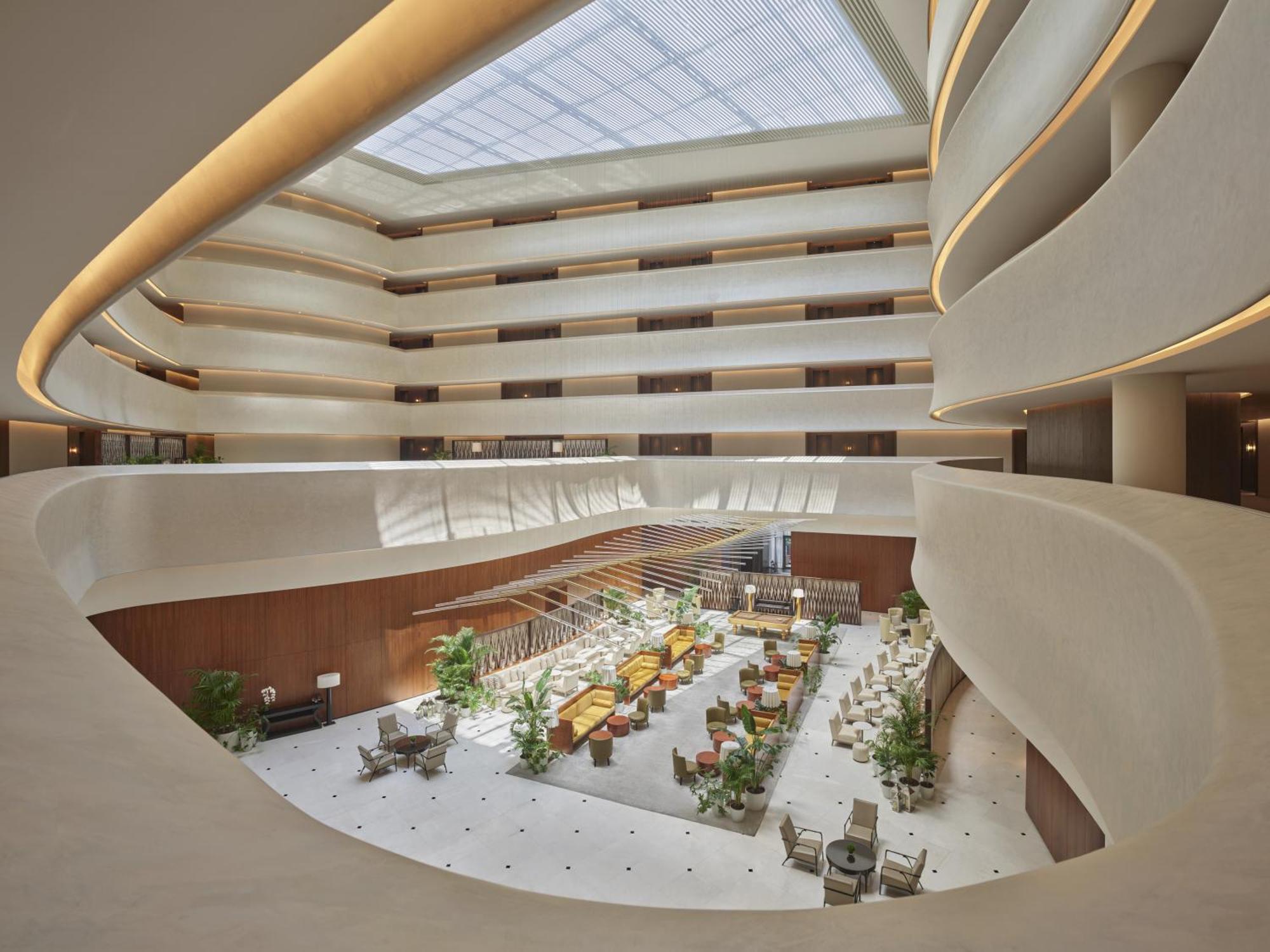 더 아부다비 에디션 외부 사진 The hotel's atrium